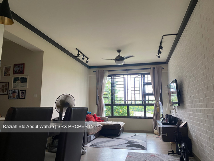 Yishun Street 31 thumbnail photo